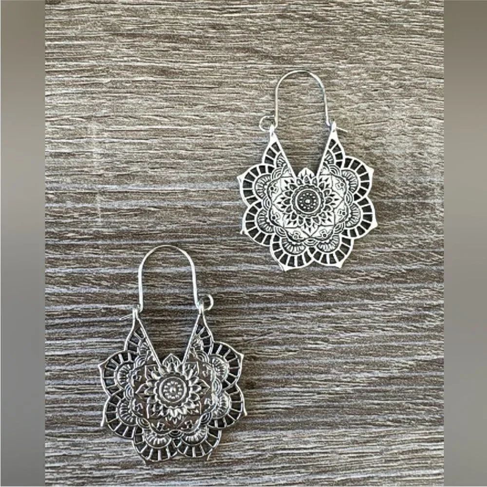 Bohemian silver hoop earring N181